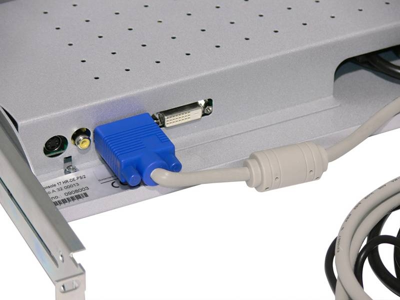 RackConsole 17HR-RU-USB